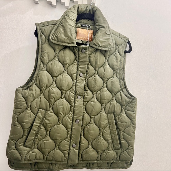 Jackets & Blazers - Green light weight puff vest